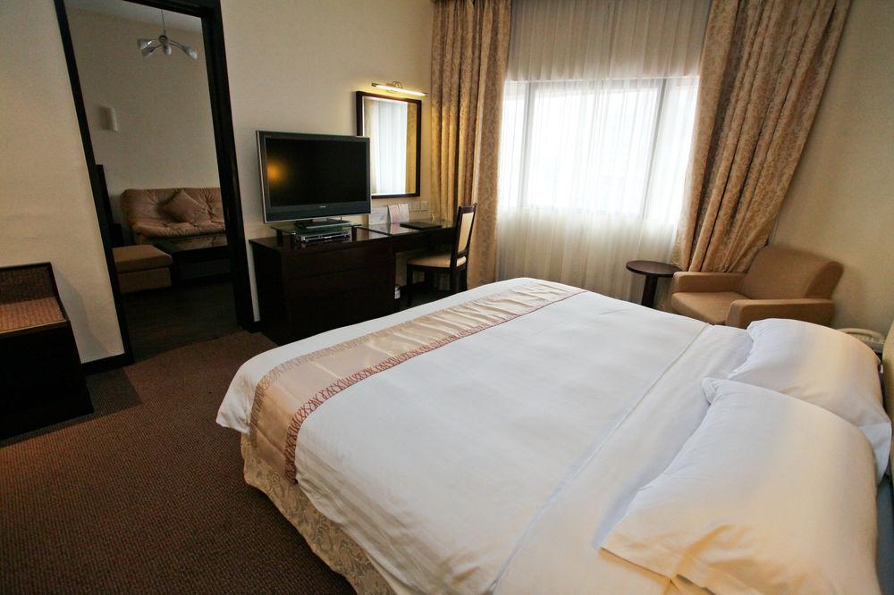 Royal At Queens 4* Singapore