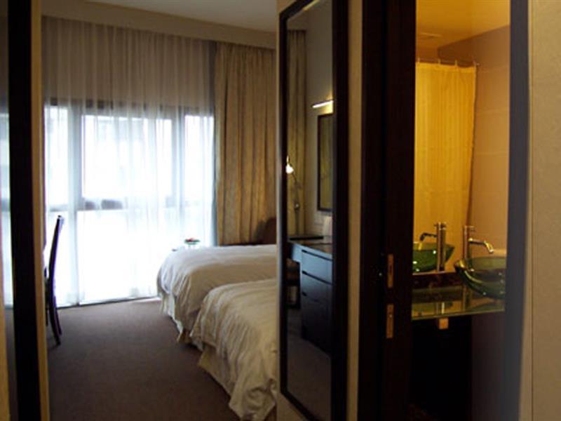 Hotel Royal At Queens 4*
