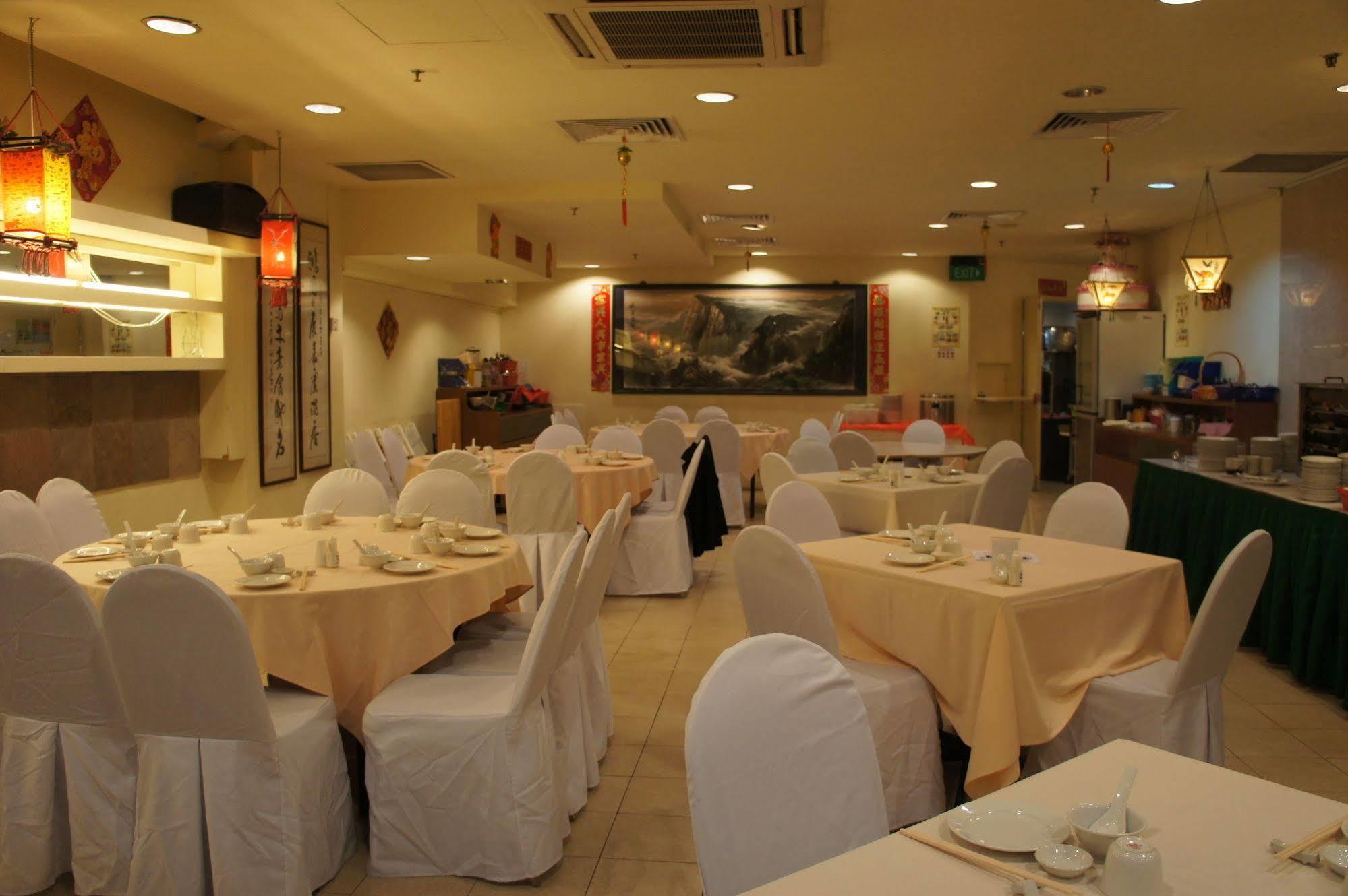 Hotel Royal At Queens 4*