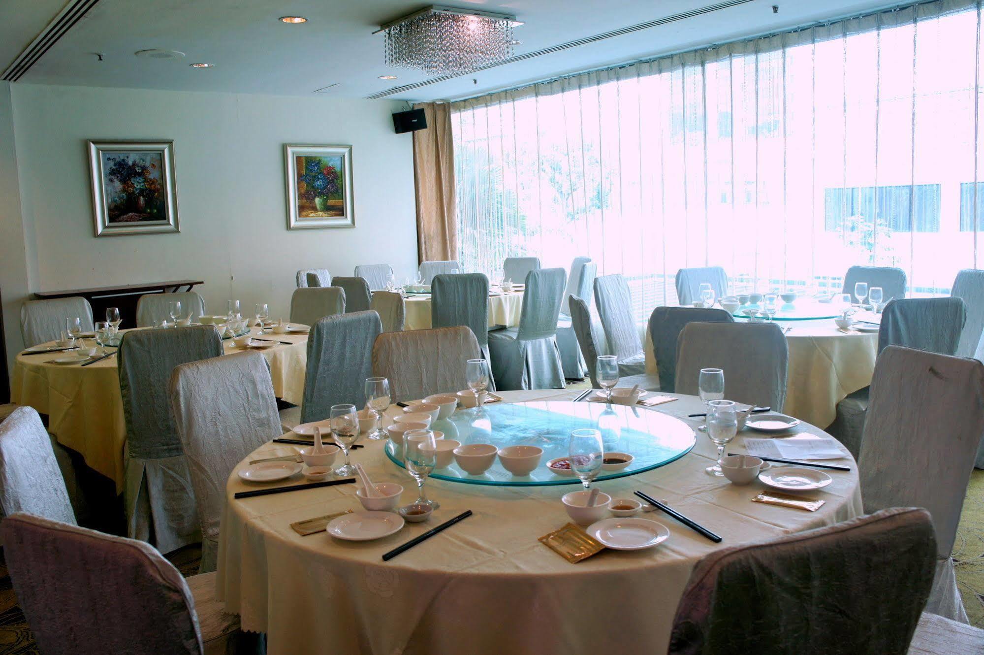 Royal At Queens Hotel Singapore