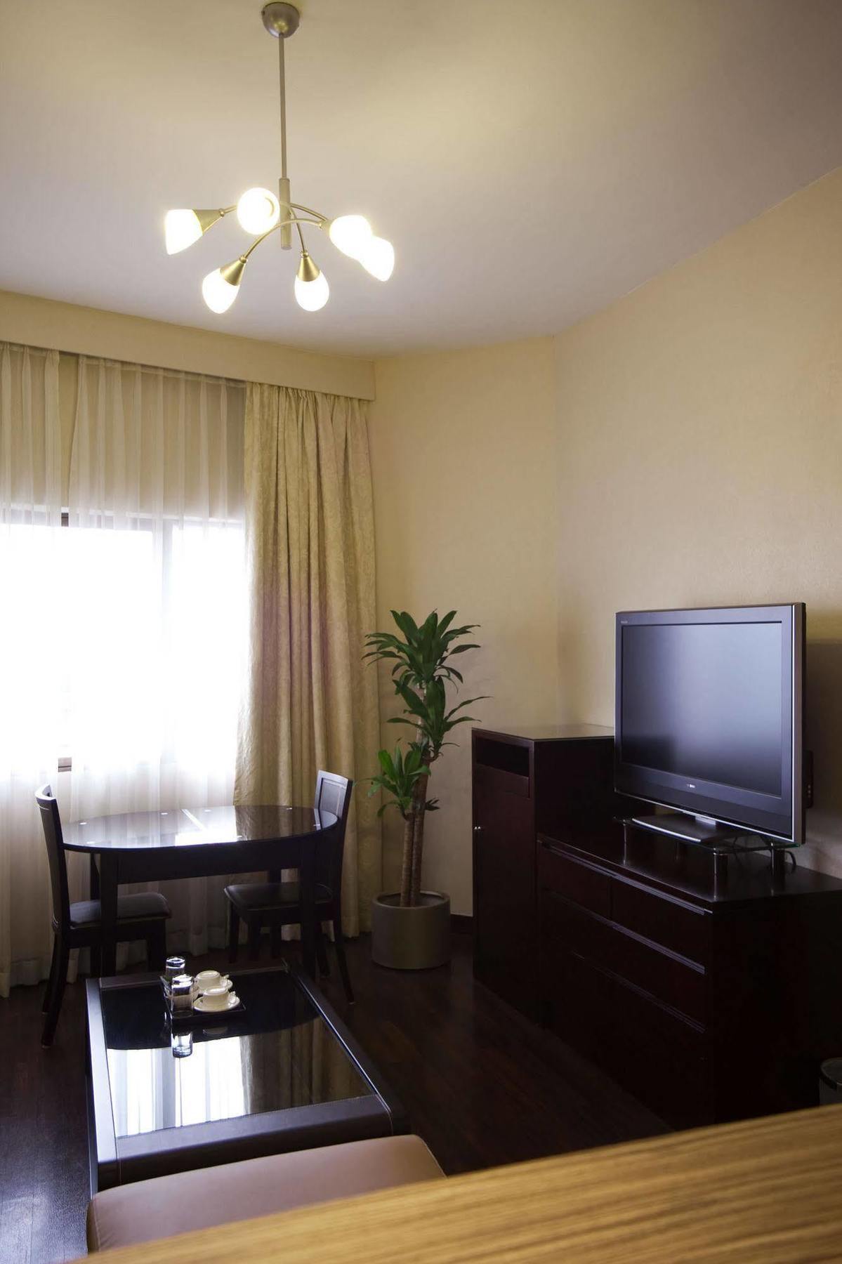 Hotel Royal At Queens 4*